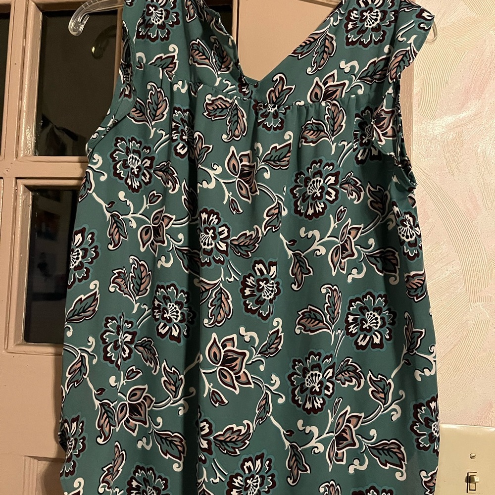 Loft Green sleeveless top size small